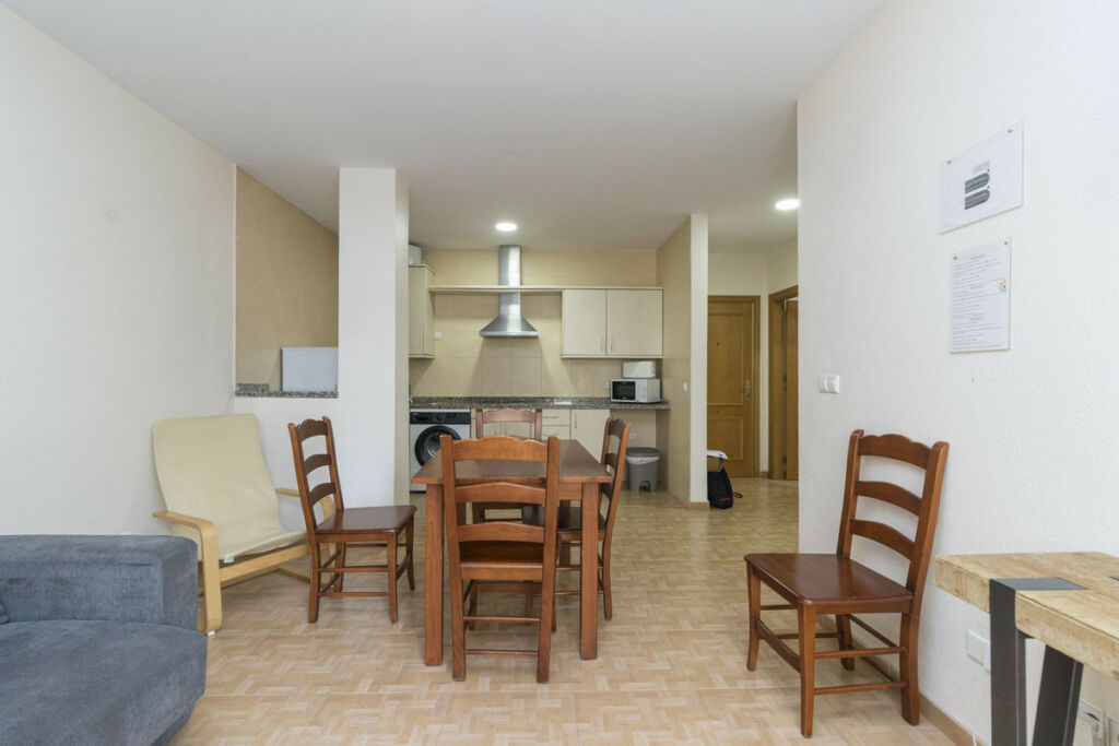 Middle Floor Apartment Fuengirola Málaga - image 2