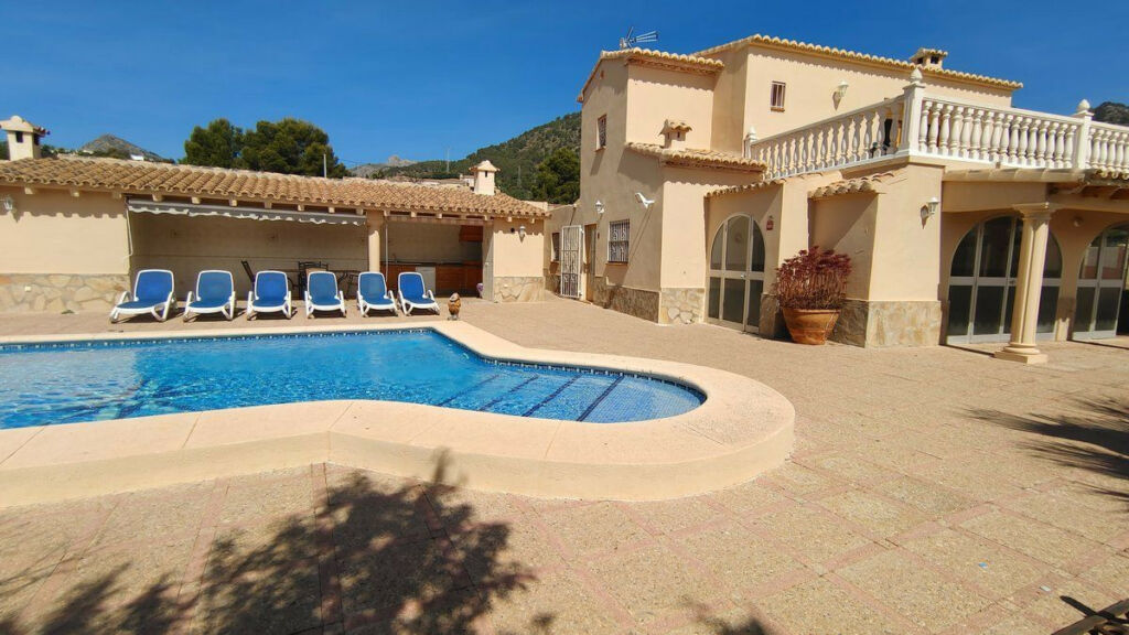 Detached Villa Calpe Alicante - image 2