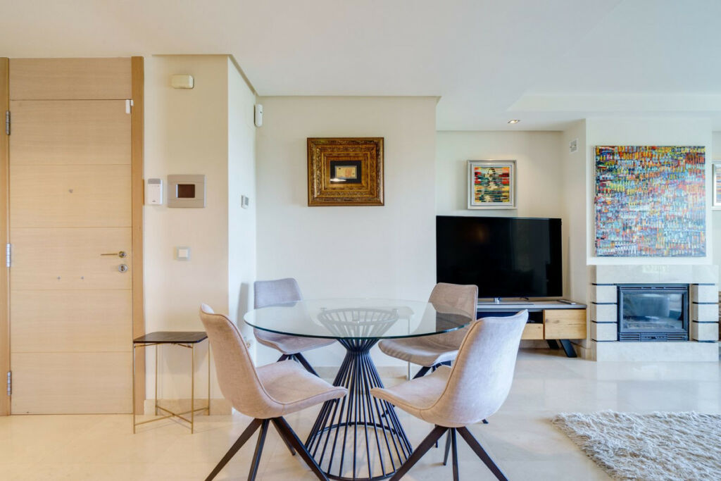 Middle Floor Apartment La Quinta Málaga - image 2