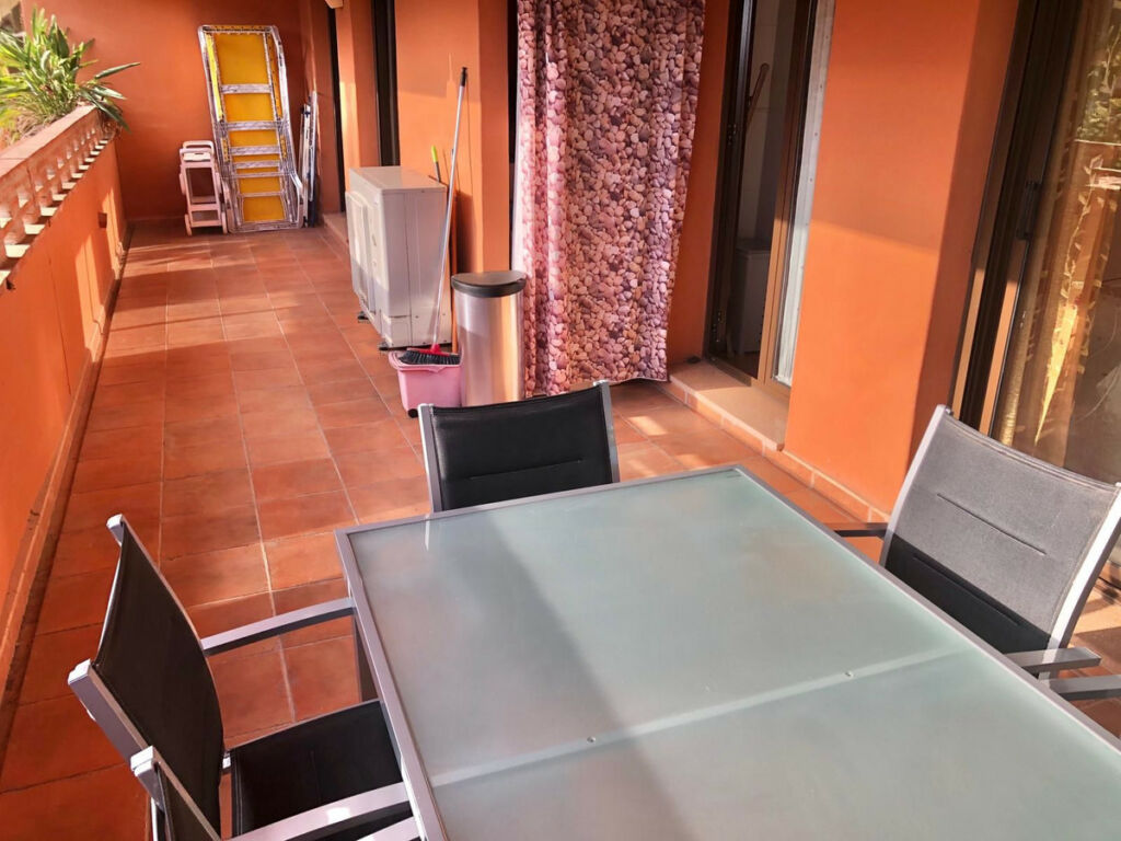 Middle Floor Apartment The Golden Mile Málaga - image 2