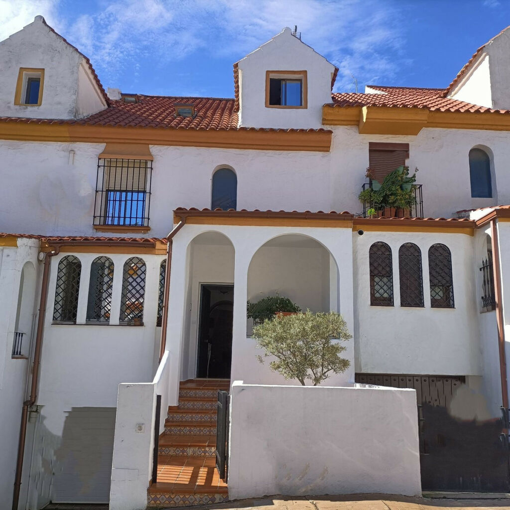 Townhouse Estepona Málaga - image 2