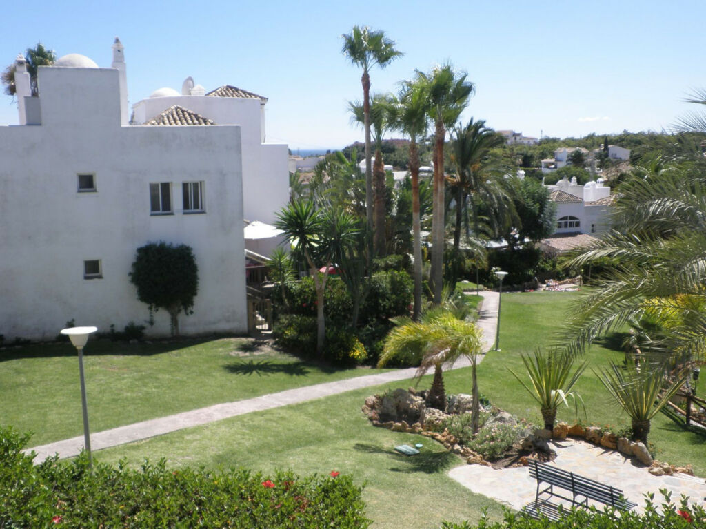 Townhouse Estepona Málaga - image 2