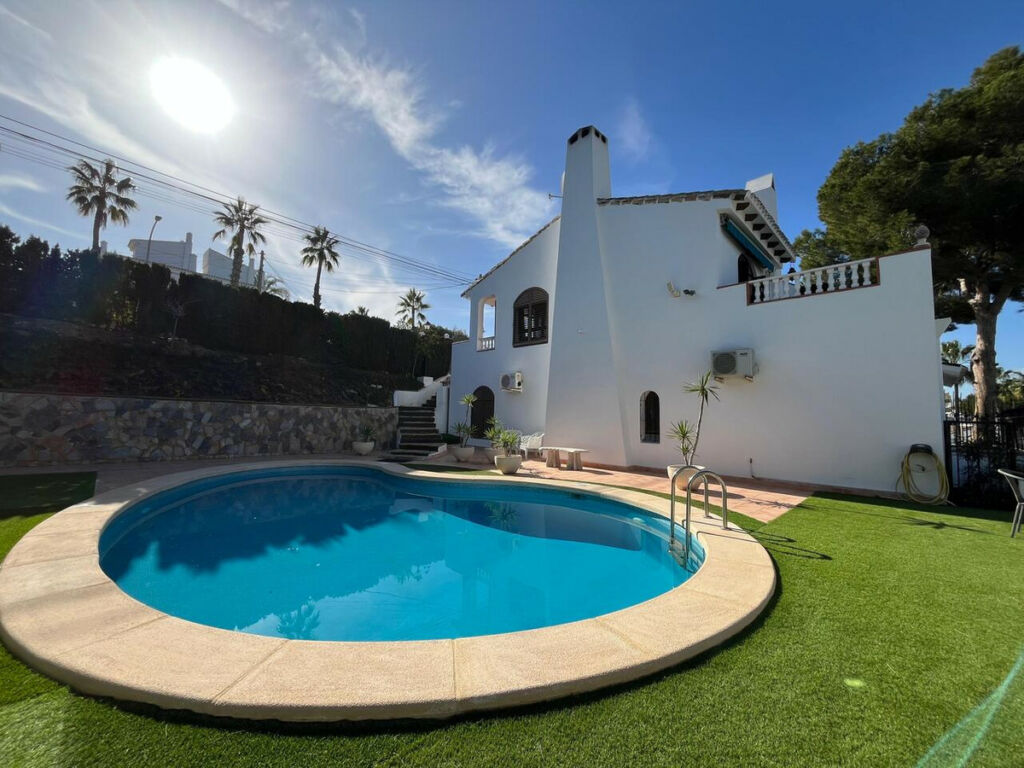 Detached Villa Villamartin Alicante - image 2