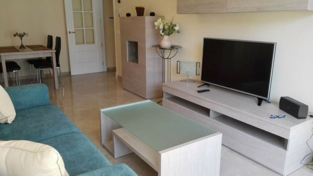 Middle Floor Apartment La Duquesa Málaga - image 2