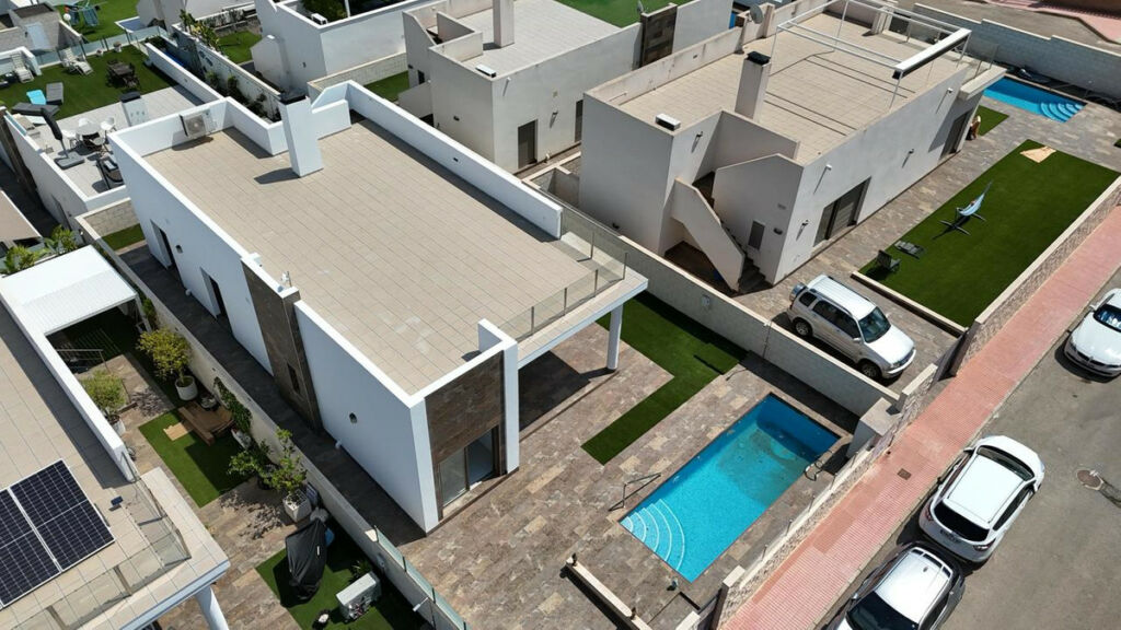 Detached Villa Villamartin Alicante - image 3