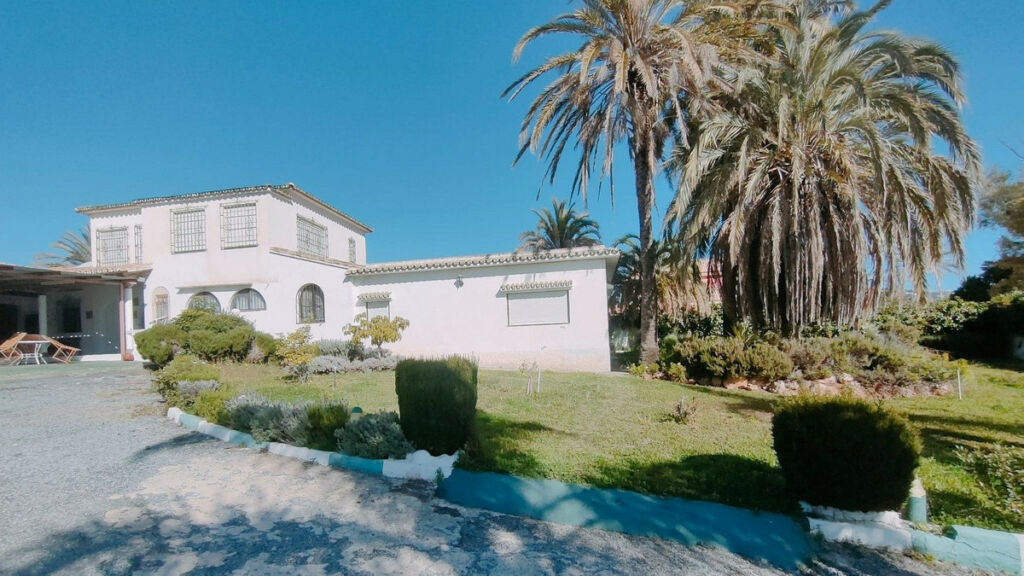 Detached Villa Marbella Málaga - image 2