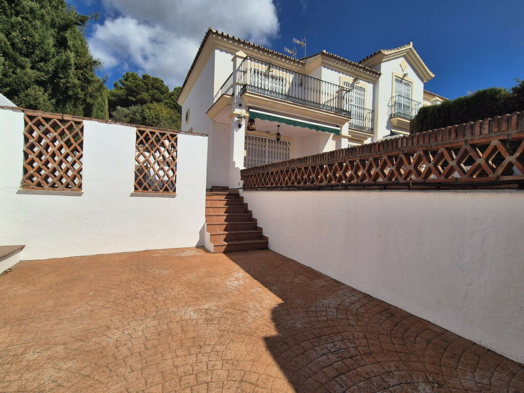 Semi-Detached House Alhaurin Golf Málaga - image 2
