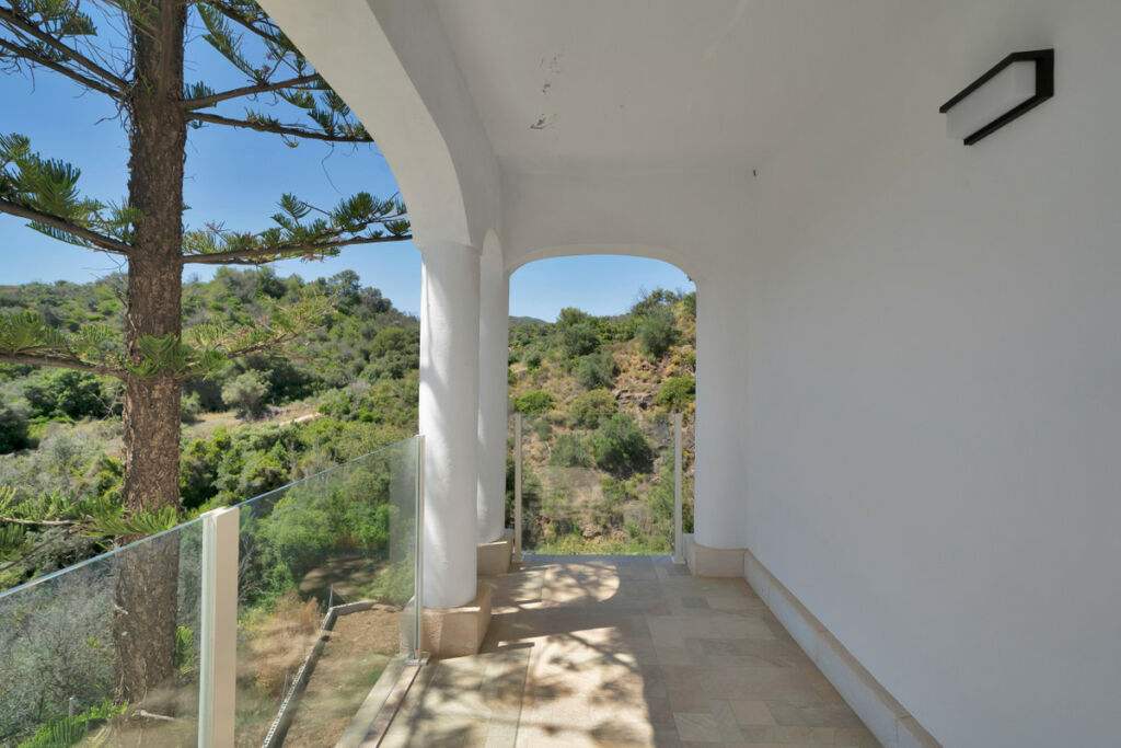Detached Villa Marbella Málaga - image 2
