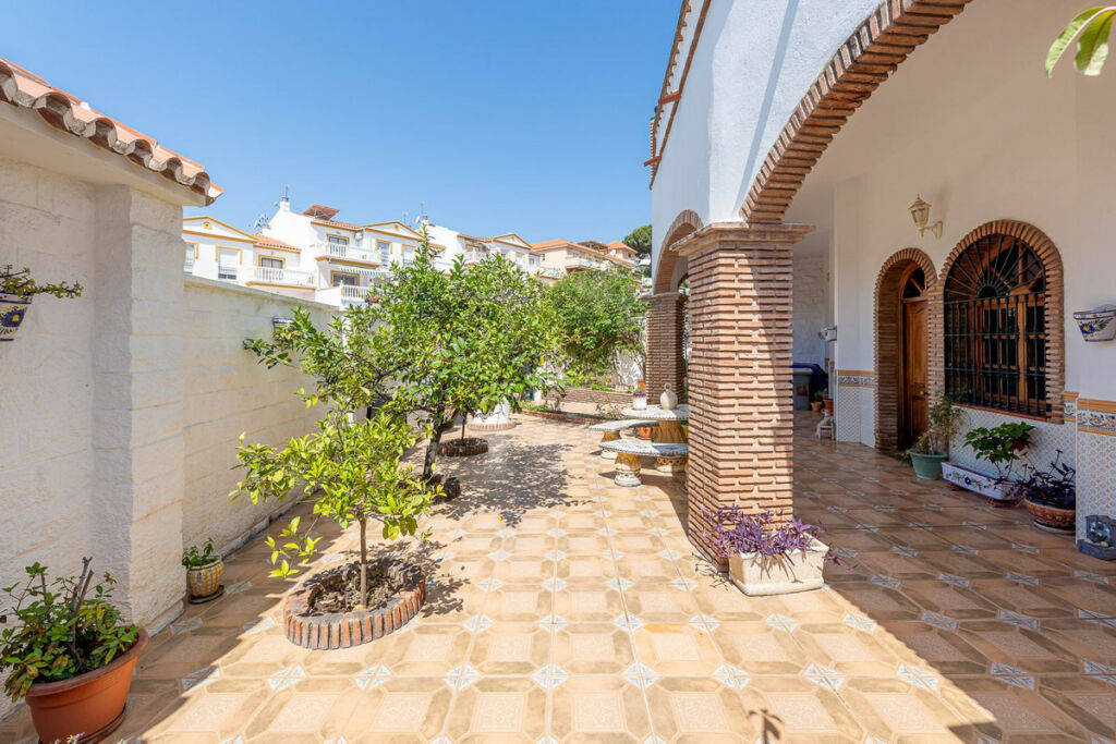 Townhouse Benalmadena Málaga - image 2