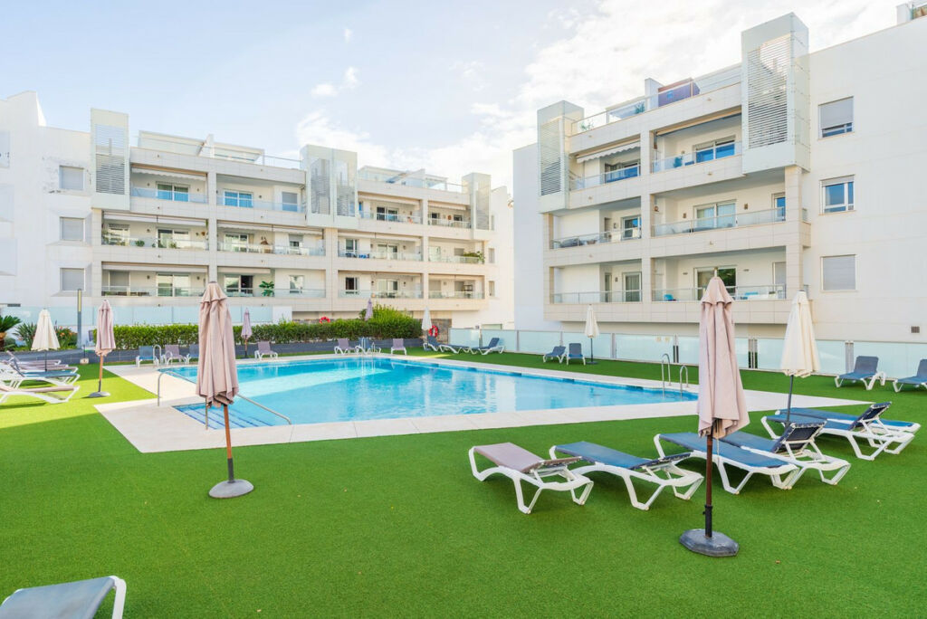 Middle Floor Apartment Marbella Málaga - image 2