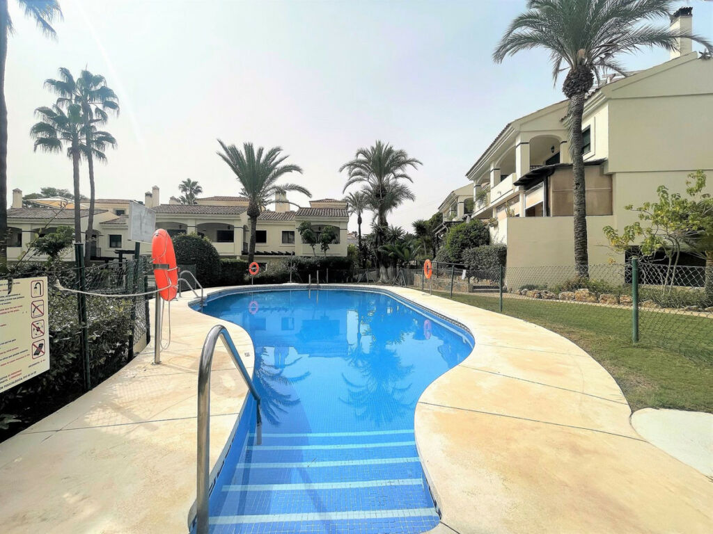Townhouse Atalaya Málaga - image 2