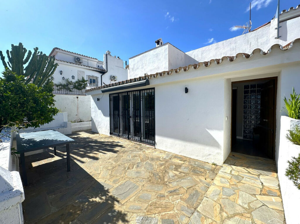 Semi-Detached House La Duquesa Málaga - image 2