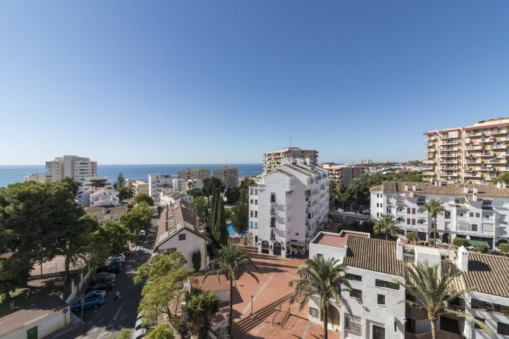 Middle Floor Apartment Benalmadena Costa Málaga - image 2