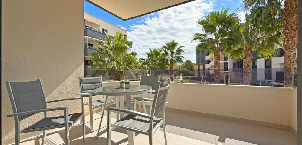 Middle Floor Apartment Los Altos Alicante - image 2