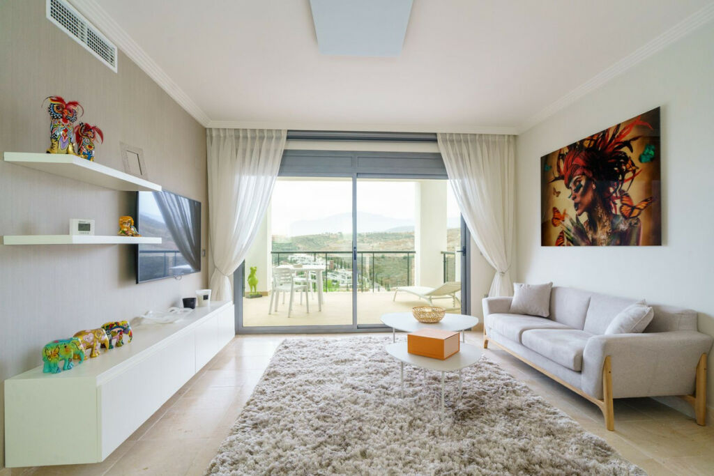 Middle Floor Apartment Benahavís Málaga - image 2