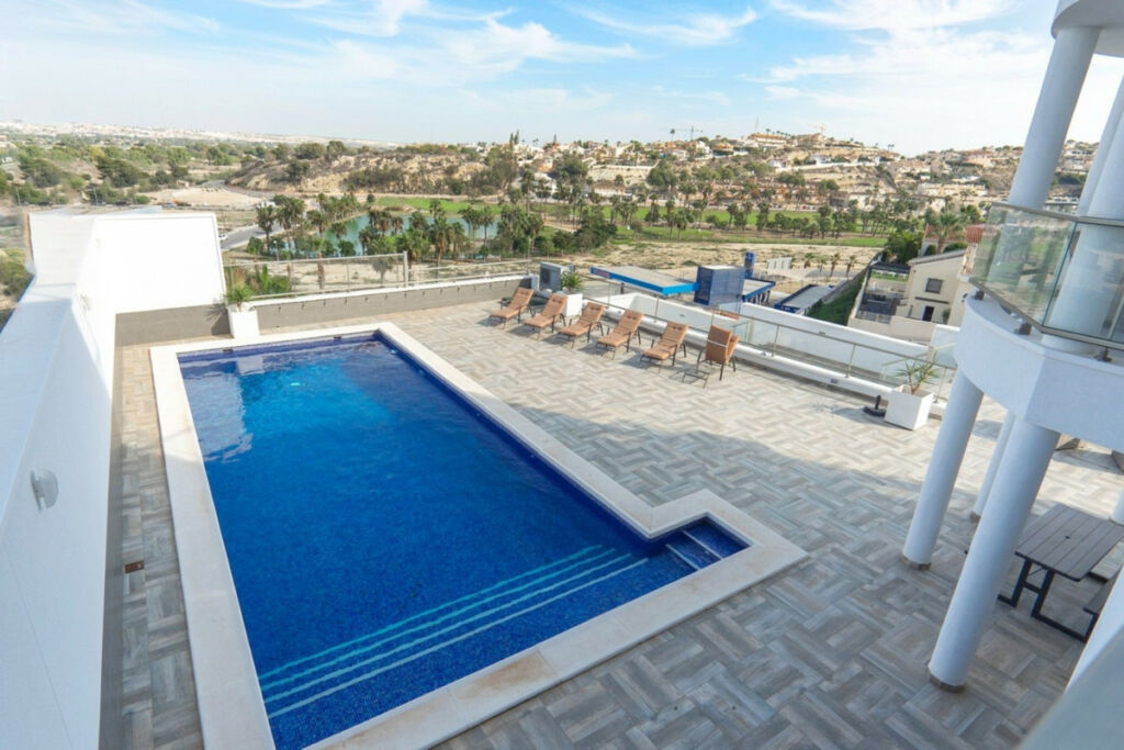 Detached Villa Ciudad Quesada Alicante - image 2