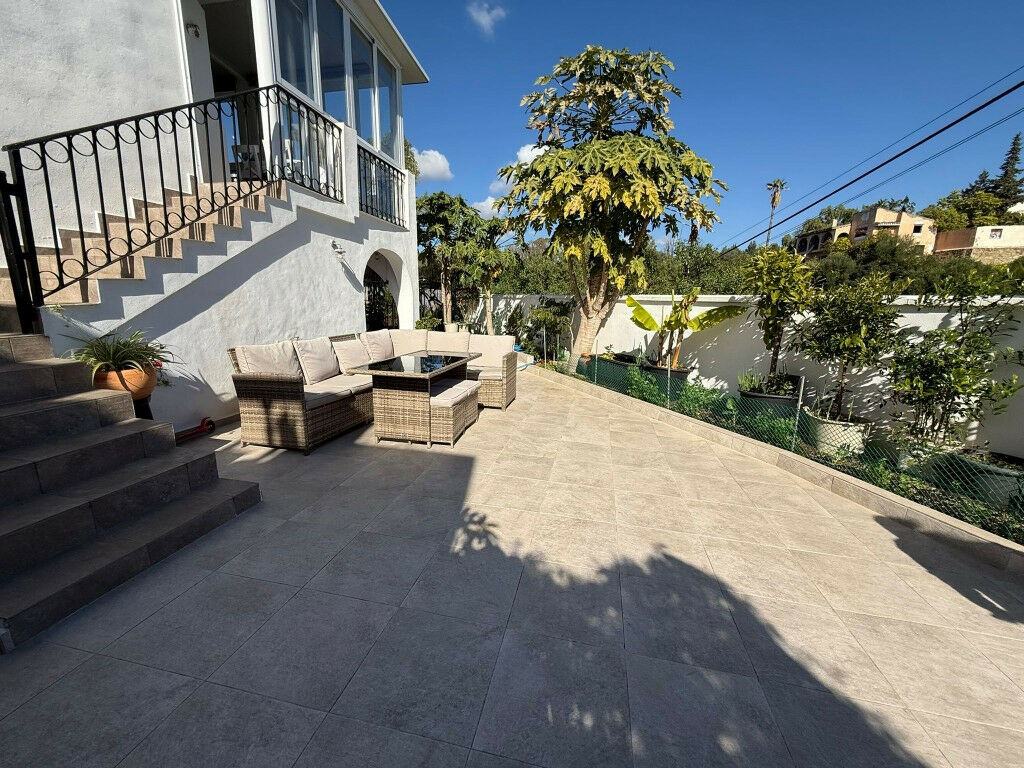 Townhouse Estepona Málaga - image 2