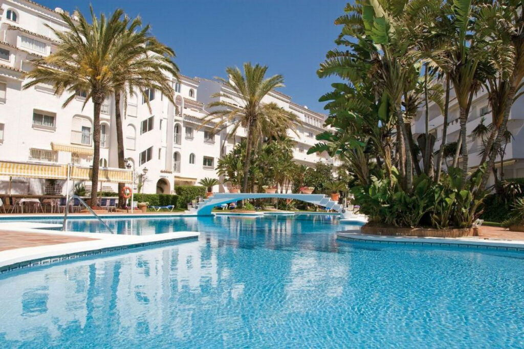 Middle Floor Apartment Marbella Málaga - image 2