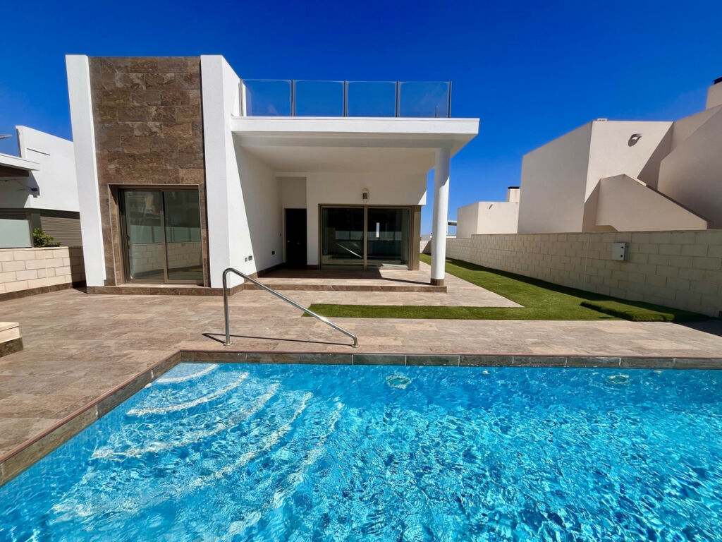 Detached Villa Villamartin Alicante - image 2
