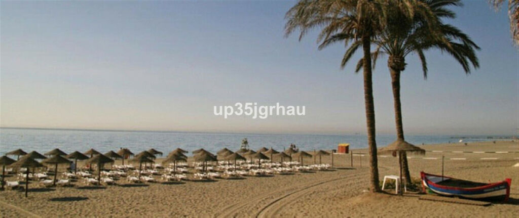 Townhouse Estepona Málaga - image 2