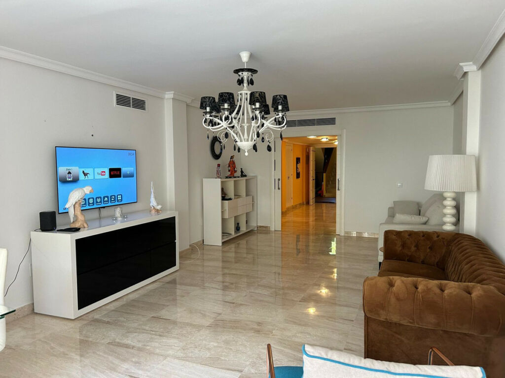 Ground Floor Apartment Elviria Málaga - image 2