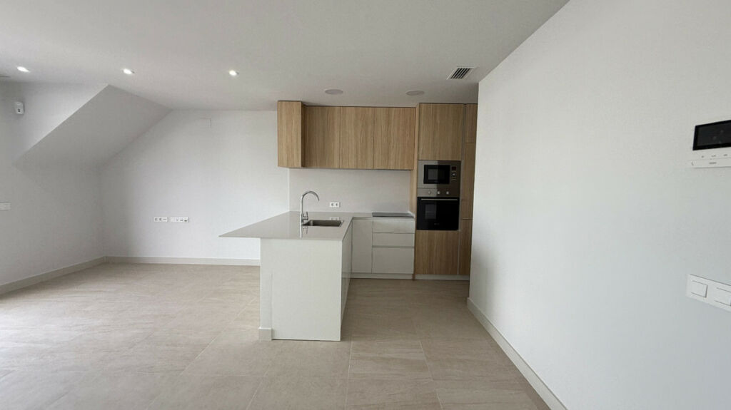 Middle Floor Apartment Torrevieja Alicante - image 2