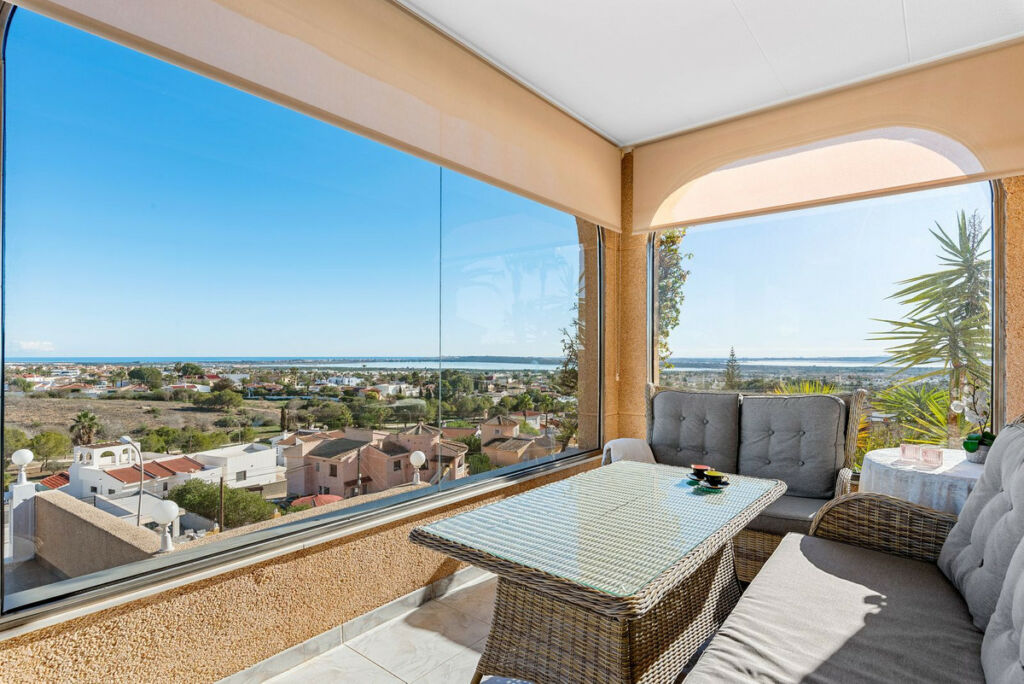 Detached Villa Ciudad Quesada Alicante - image 2