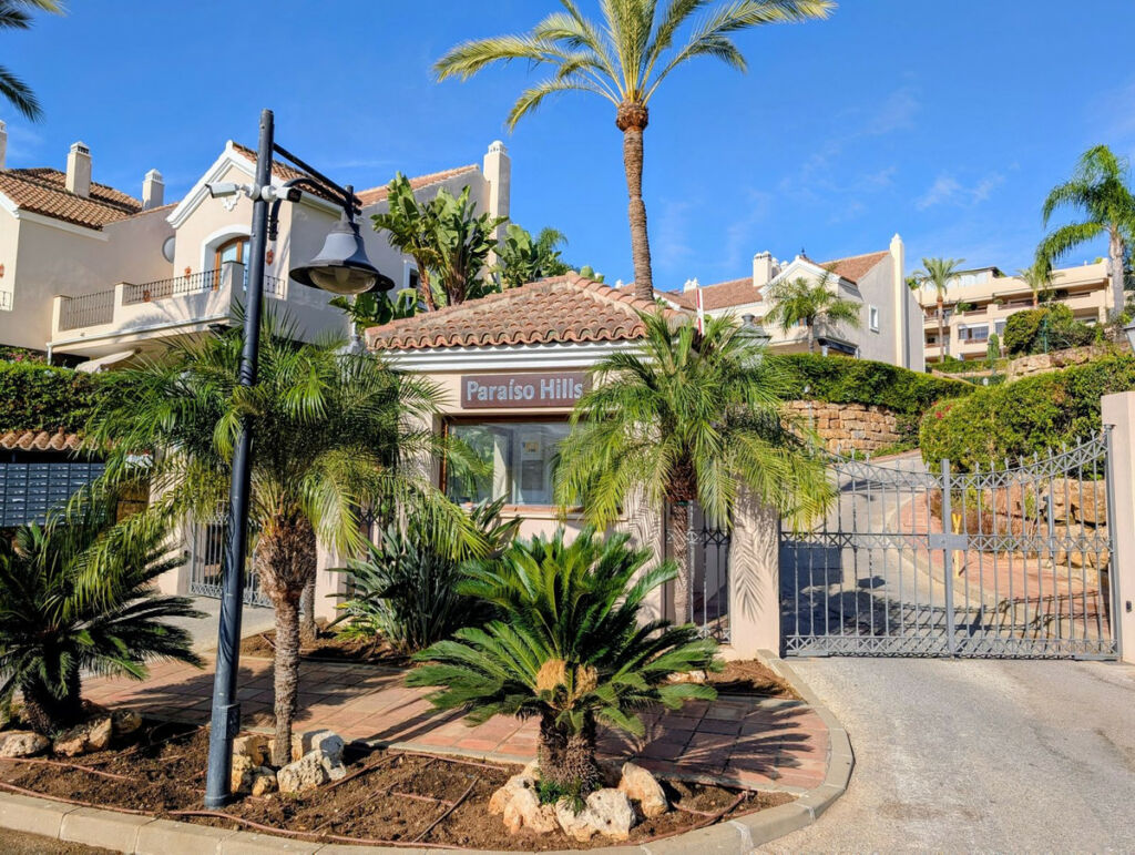 Semi-Detached House El Paraiso Málaga - image 6