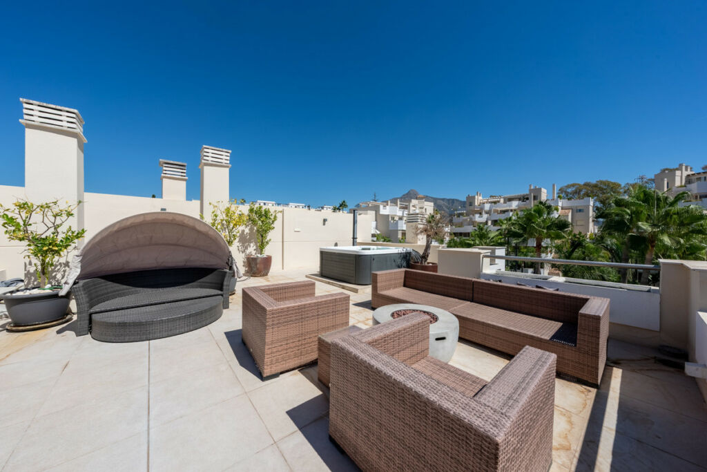 Penthouse Duplex Nueva Andalucía Málaga - image 2