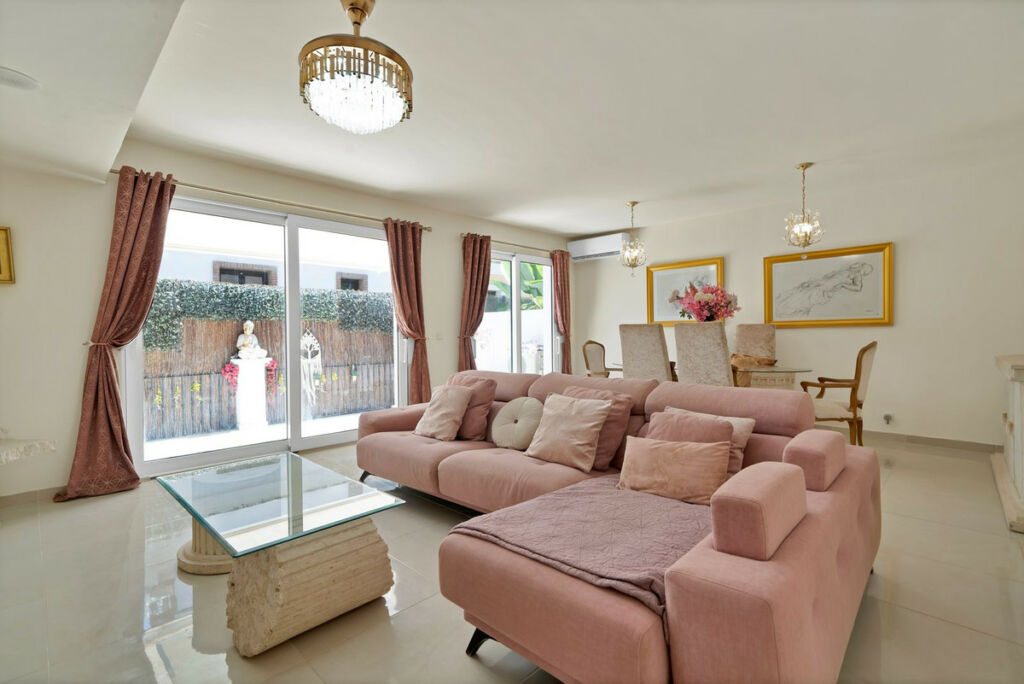 Townhouse El Paraiso Málaga - image 2