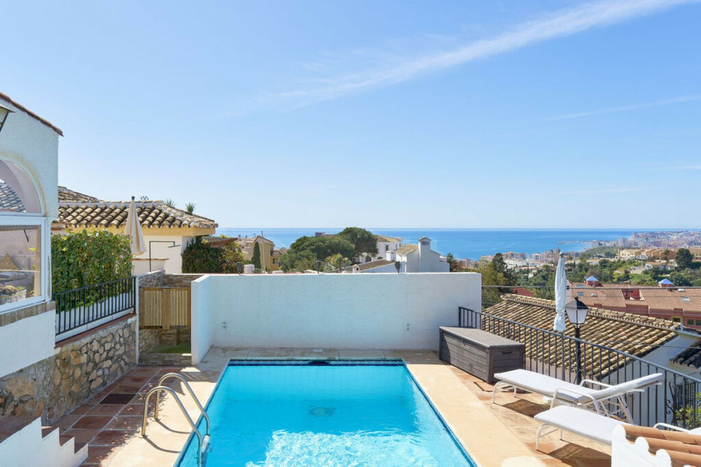 Detached Villa Fuengirola Málaga - image 2