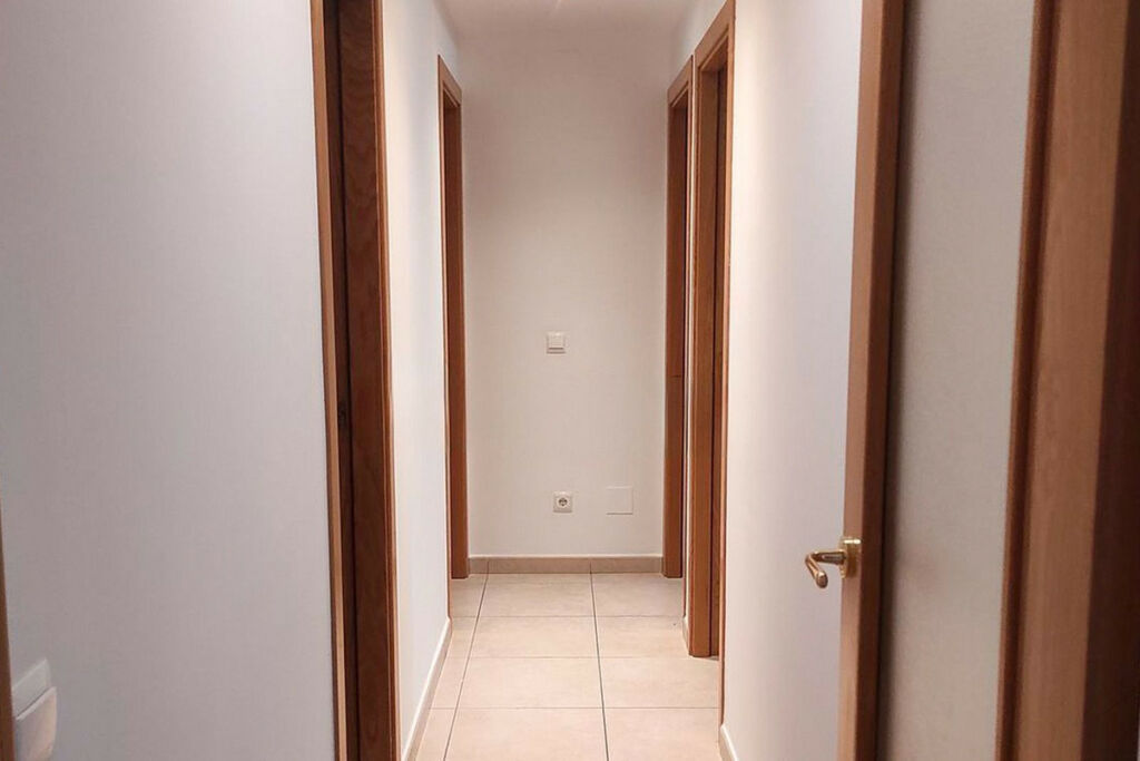 Middle Floor Apartment Nueva Andalucía Málaga - image 3