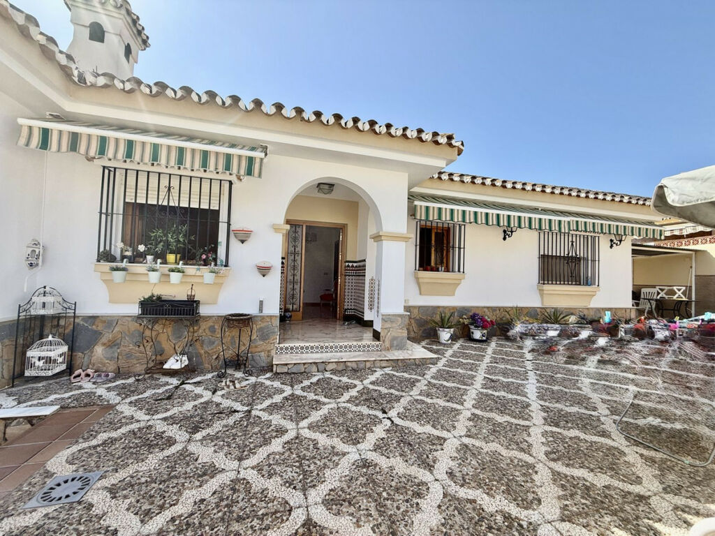 Detached Villa Benalmadena Málaga - image 2