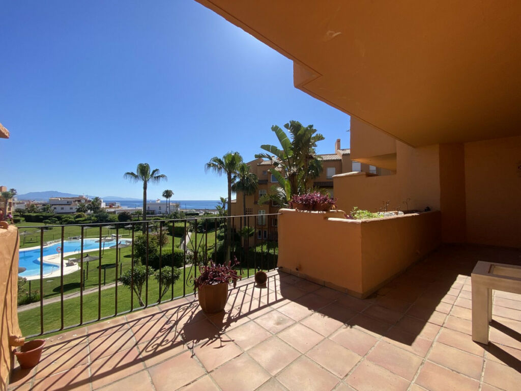 Middle Floor Apartment Manilva Málaga - image 2