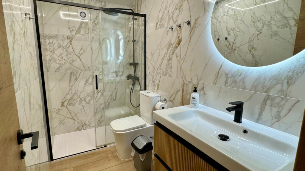 Middle Floor Apartment Torrevieja Alicante - image 2