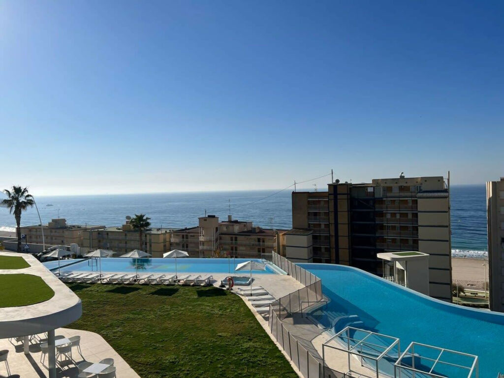 Middle Floor Apartment Benidorm Alicante - image 2