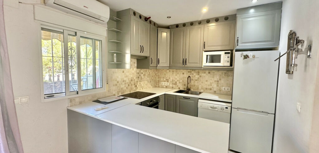 Townhouse Guardamar del Segura Alicante - image 2