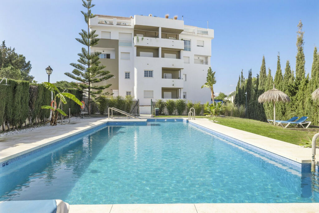 Middle Floor Apartment Marbella Málaga - image 2
