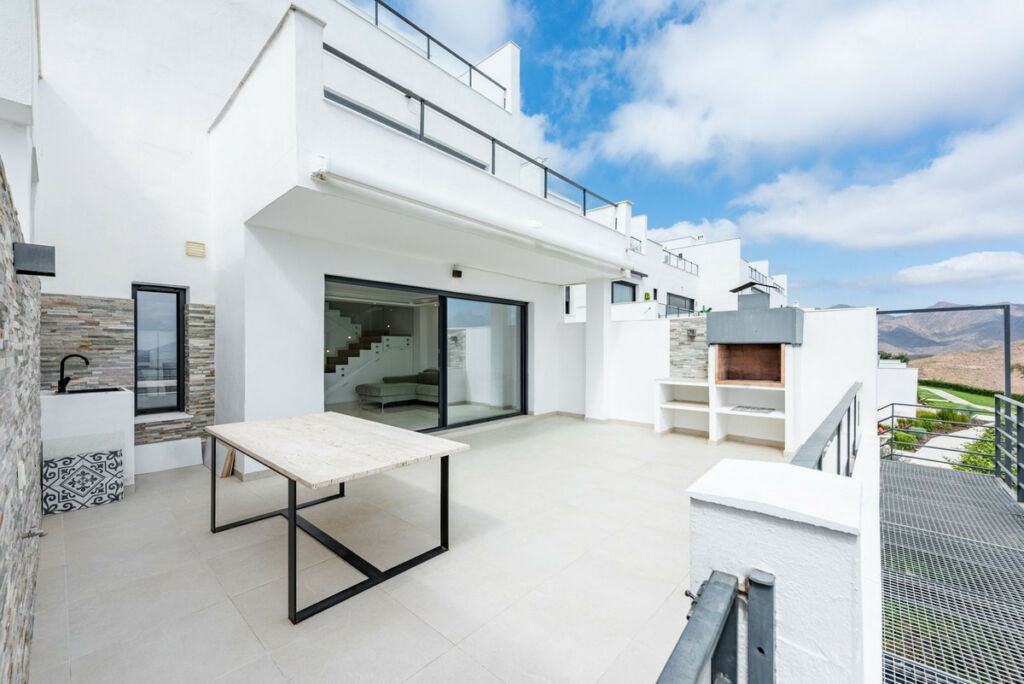 Townhouse La Mairena Málaga - image 2