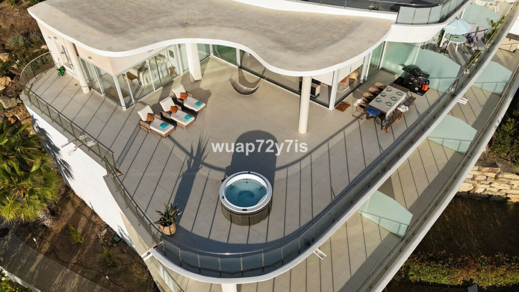 Penthouse Benalmadena Málaga - image 2
