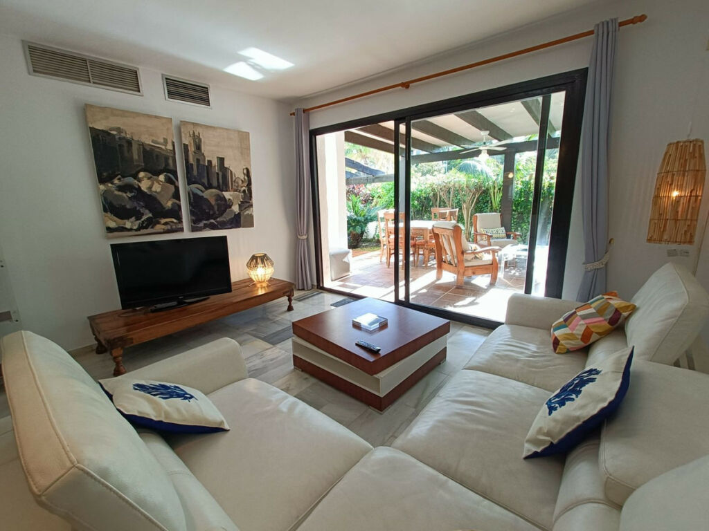 Ground Floor Apartment Puerto Banús Málaga - image 2
