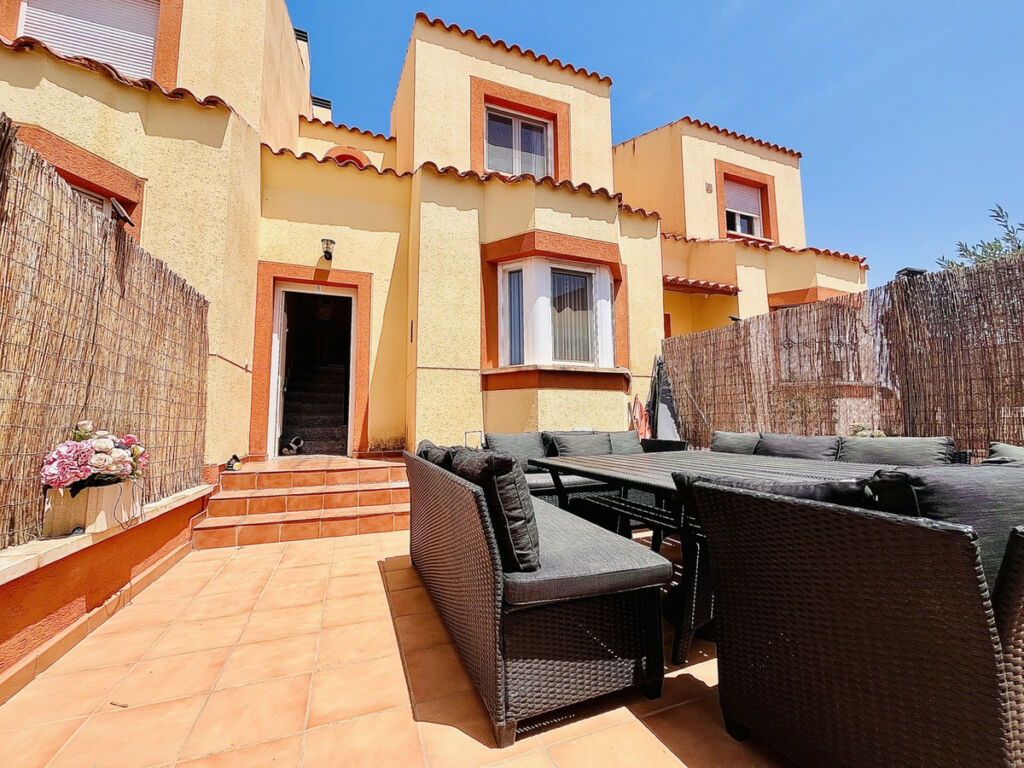 Townhouse Cabo Roig Alicante - image 2