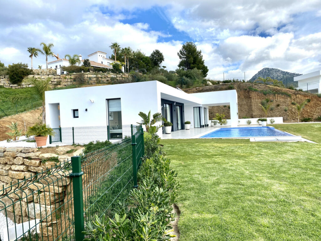 Detached Villa Benahavís Málaga - image 2