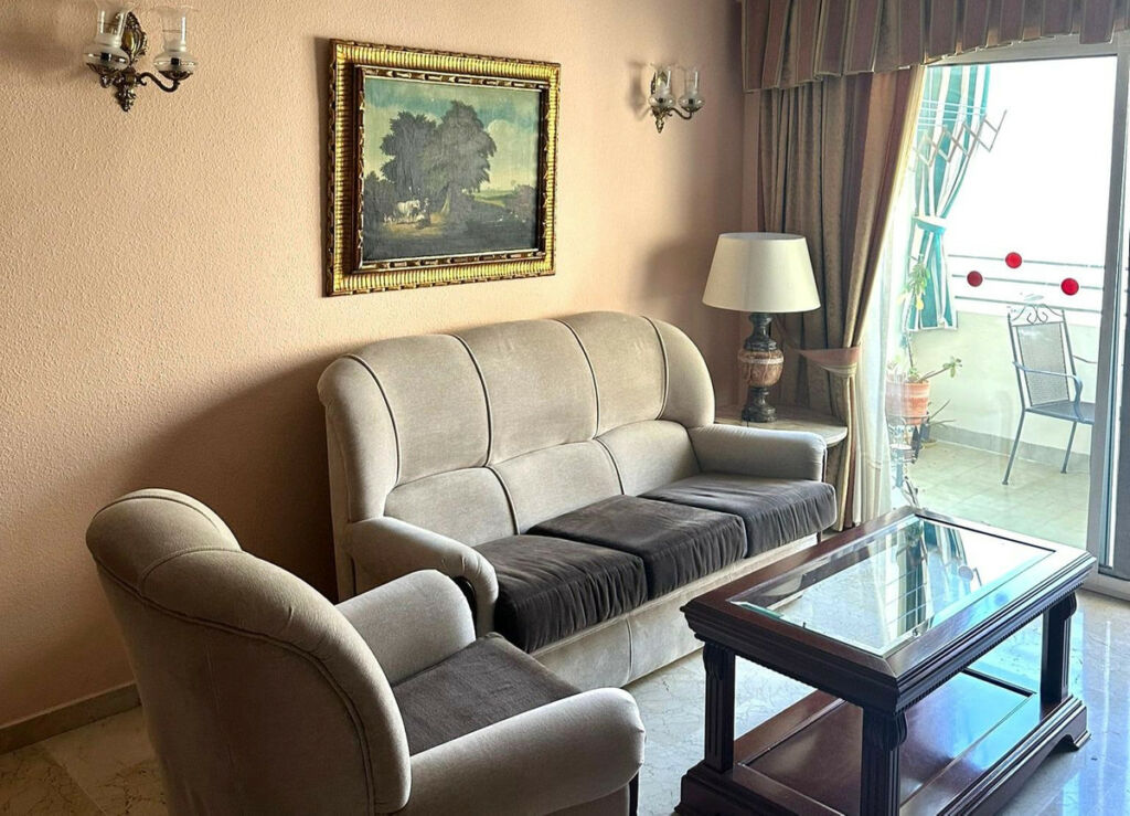 Middle Floor Apartment Benalmadena Málaga - image 4