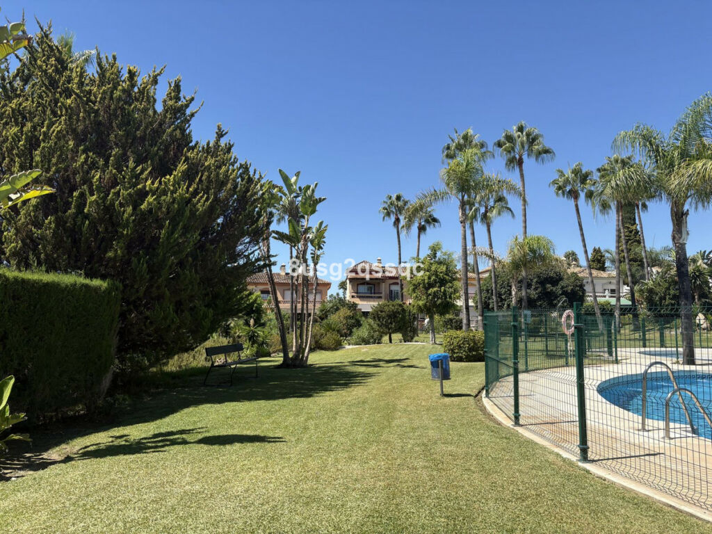 Semi-Detached House Bel Air Málaga - image 2