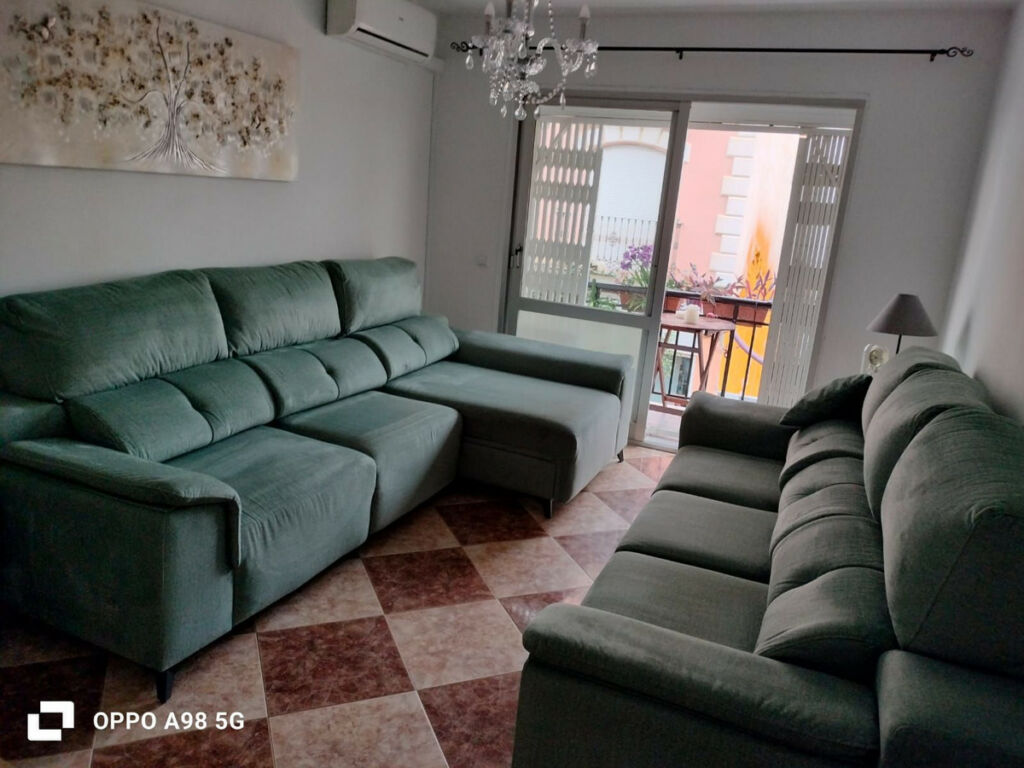 Middle Floor Apartment Fuengirola Málaga - image 2