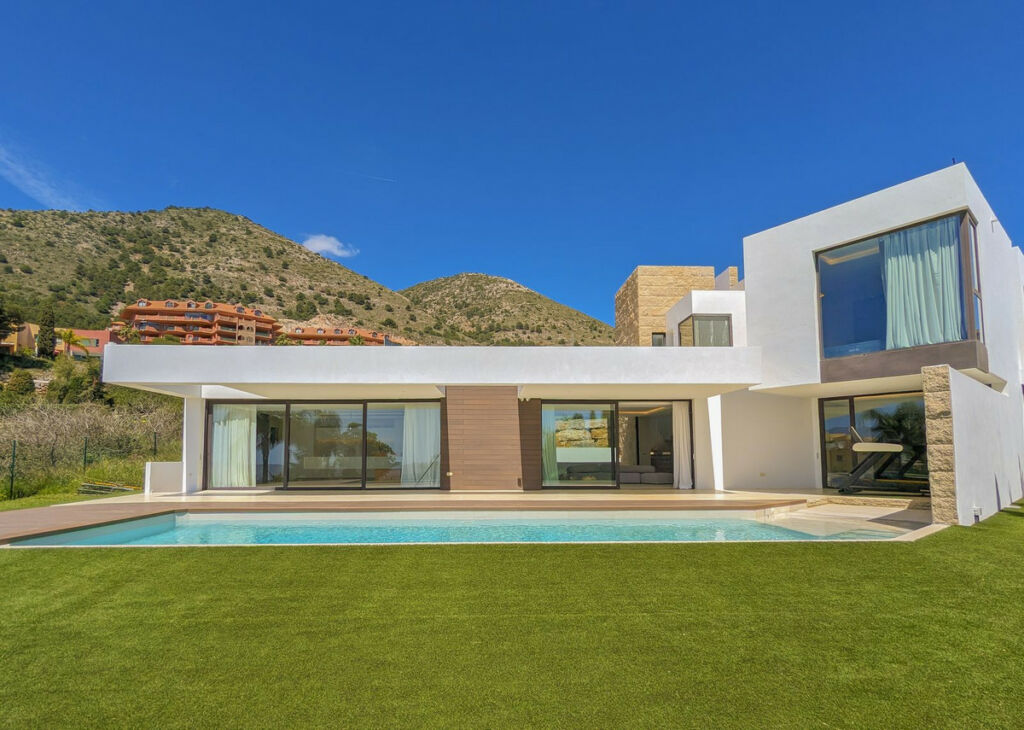 Detached Villa Benalmadena Málaga - image 2