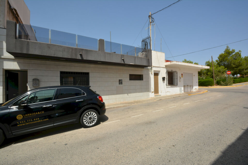 Detached Villa Los Montesinos Alicante - image 2