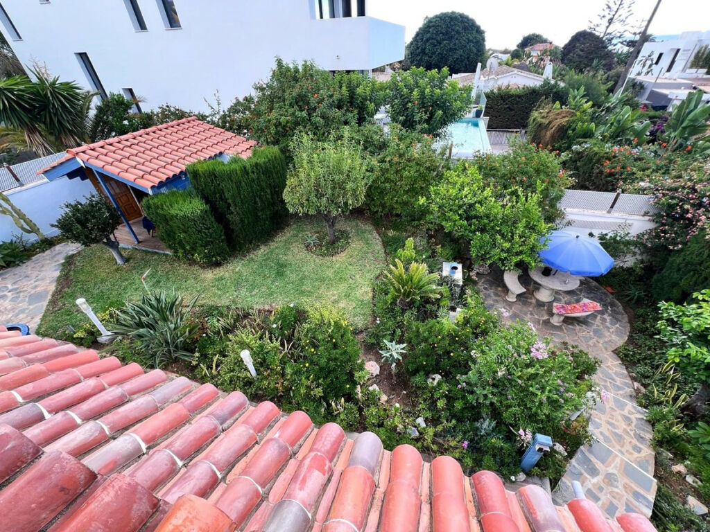 Detached Villa Costabella Málaga - image 2