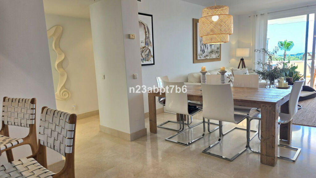 Middle Floor Apartment Nueva Andalucía Málaga - image 2